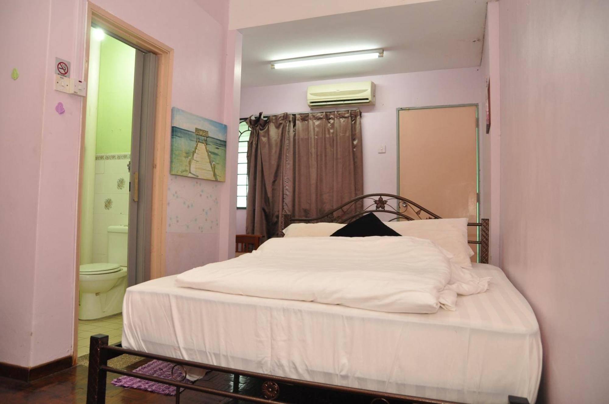 3 Little Birds Home, 100meter To Jonkerwalk Hostel Malacca
